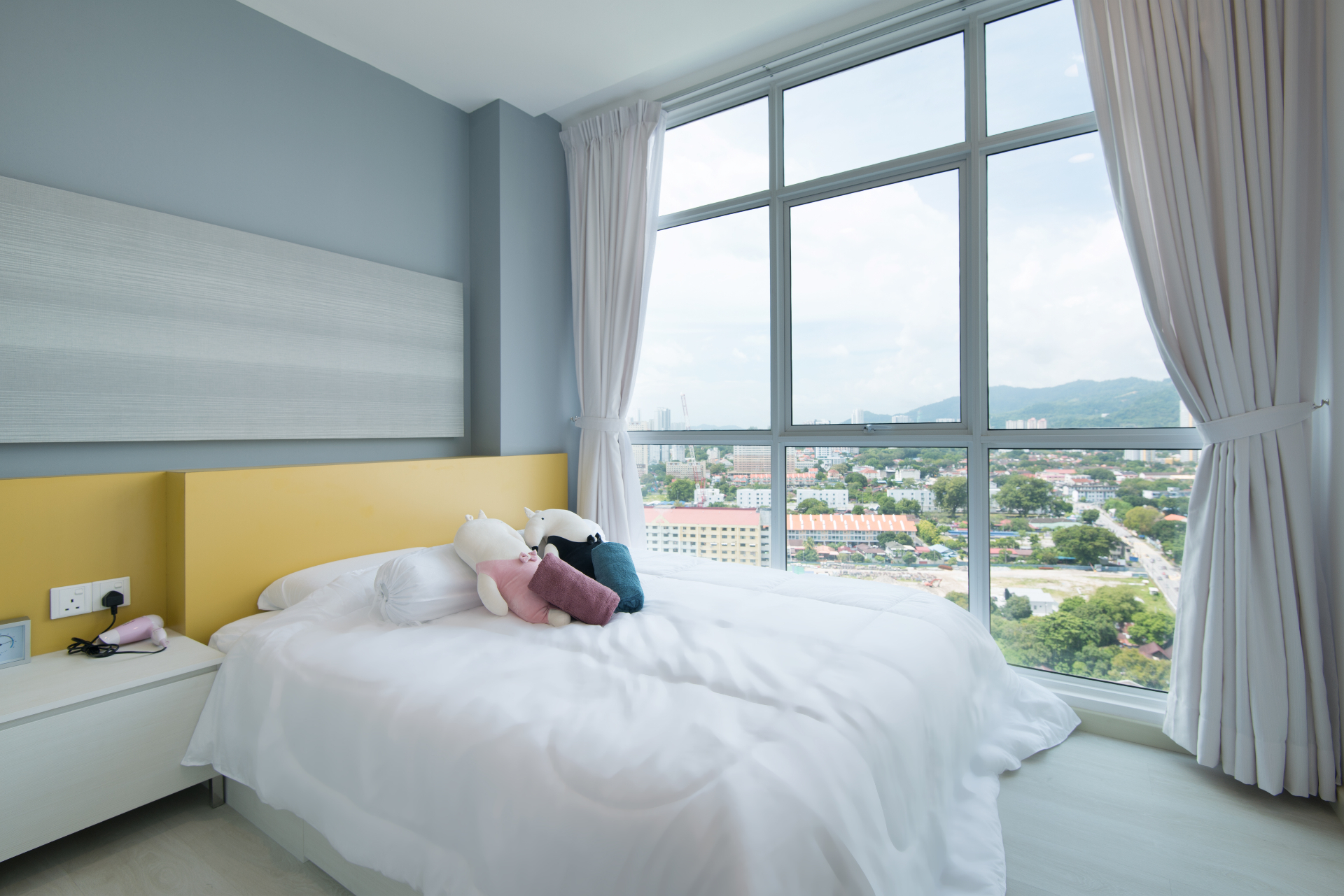 Mansion One heritage-fringe condo bedroom, George Town